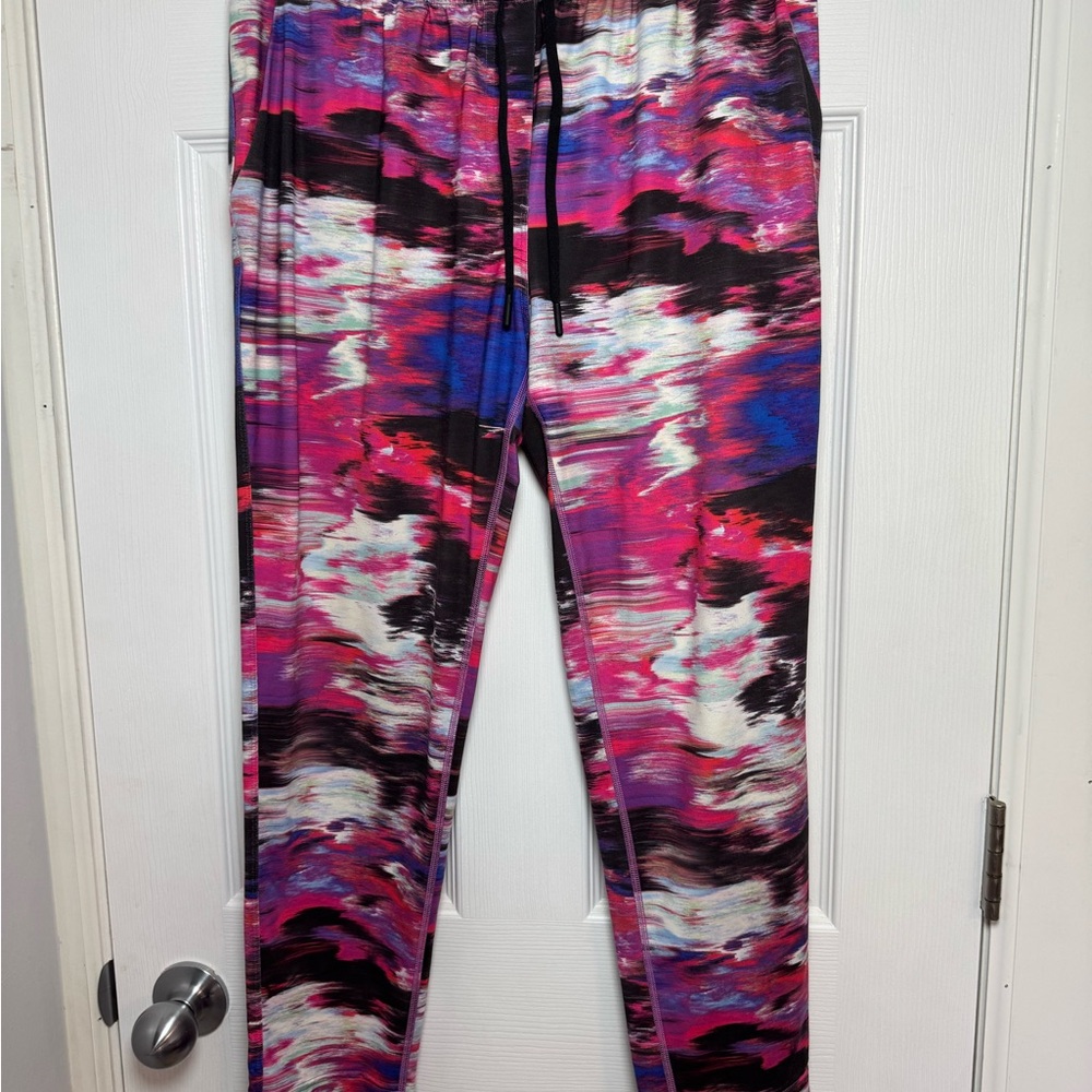 Lululemon Jet Crop Joggers. Size 8.